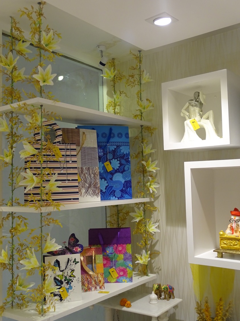 Unique showroom decor ideas by Design For You Modern | Interior Design Photos & Ideas