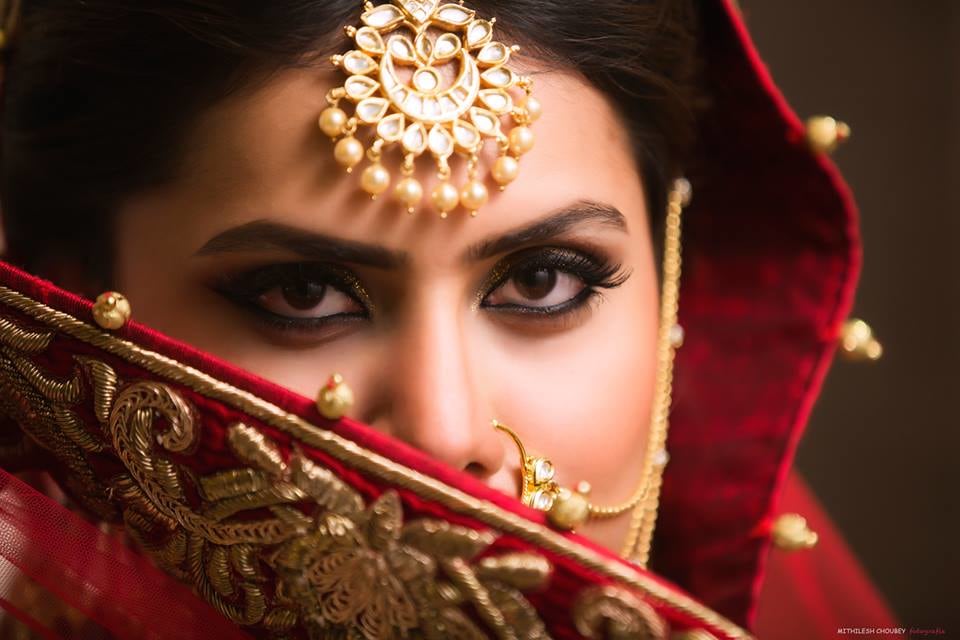 Beautiful maang tikka and beautiful eyes by Mithilesh Choubey fotografia Wedding-photography | Weddings Photos & Ideas
