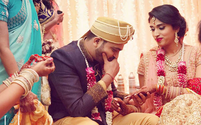 Candid Bride and Groom Click During Their Reception by Dhanika Choksi Wedding-photography | Weddings Photos & Ideas