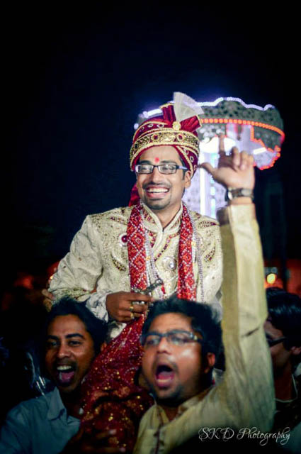 Jovial Groom Arriving in His Wedding by Sourav Kumar Das Wedding-photography | Weddings Photos & Ideas