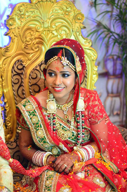 Bride All Smiles On Her Wedding Day by Sourav Kumar Das Wedding-photography Bridal-makeup Bridal-jewellery-and-accessories | Weddings Photos & Ideas
