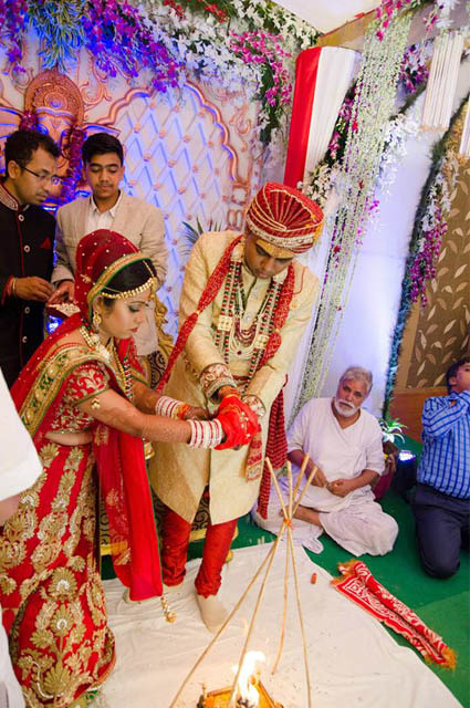 Bride and Groom Performing Special Rituals During Wedding by Sourav Kumar Das Wedding-photography | Weddings Photos & Ideas