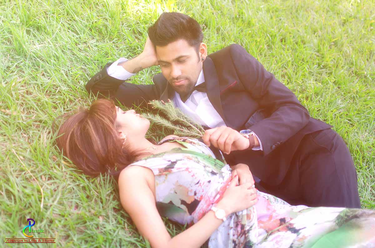 Love in grasses ! by Pixclik Wedding-photography | Weddings Photos & Ideas