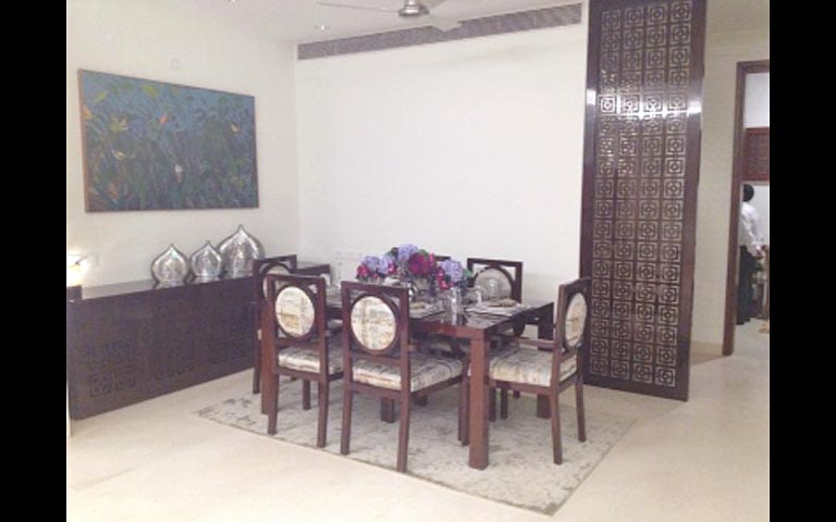 Modern dining room decor by Richa Goel Dining-room Modern | Interior Design Photos & Ideas