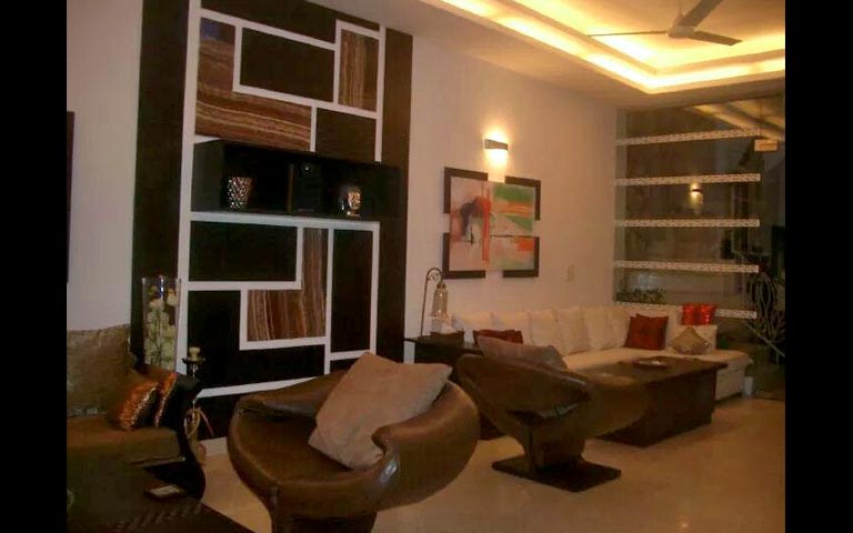 Plush living room decor by Richa Goel Living-room Modern | Interior Design Photos & Ideas