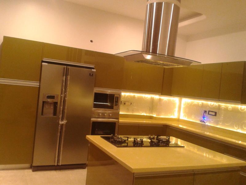 A modern G shaped modular kitchen by Bella Cucina Consultancy Modular-kitchen | Interior Design Photos & Ideas