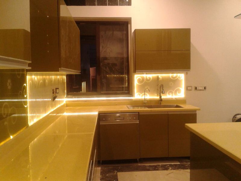 A modern G shaped modular kitchen by Bella Cucina Consultancy Modular-kitchen | Interior Design Photos & Ideas