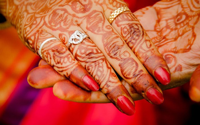 Elegant and beautiful henna by Krazy Moments Wedding-photography | Weddings Photos & Ideas