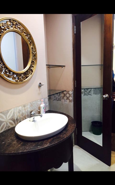 Vintage Bathroom With Vintage Mirror by Ram Malhotra Bathroom Vintage | Interior Design Photos & Ideas