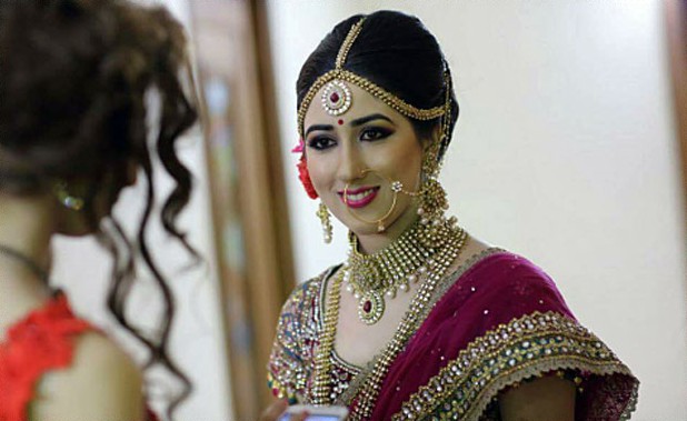 Candidly Shot Gorgeous Bride Wearing Gold Kundan Set by Sumit Virmani Bridal-makeup Bridal-jewellery-and-accessories | Weddings Photos & Ideas