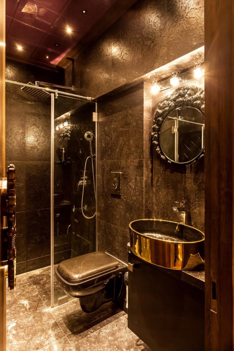 Vintage theme bathroom decor by Blue Arch Interiors Bathroom | Interior Design Photos & Ideas