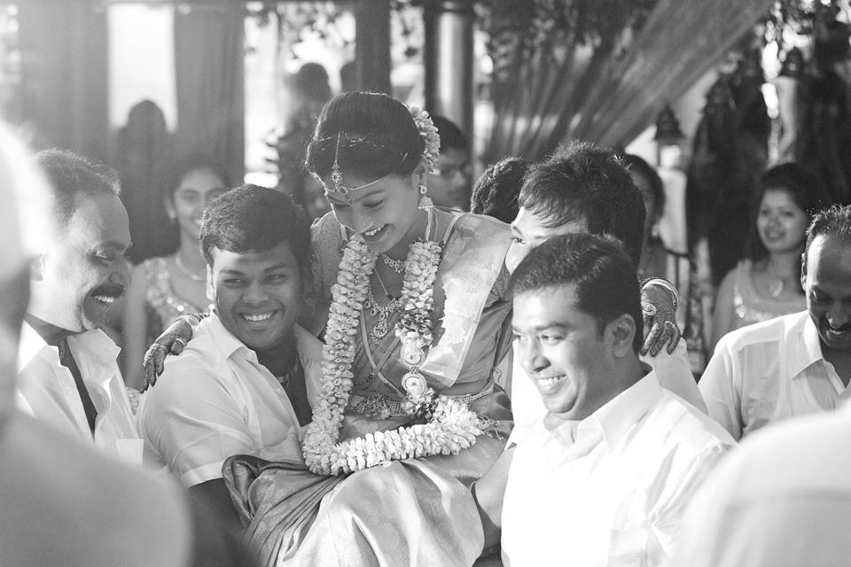 Candid smiles from the bride and her family by Pixelpeppermint Wedding-photography | Weddings Photos & Ideas
