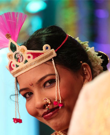 Happy Bride posing for the camera by Om Sai Computers / Chetan Shinde Photography Wedding-photography | Weddings Photos & Ideas