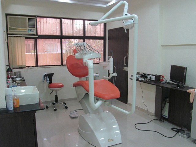 Simple dental clinic decor by Shrishti Modern | Interior Design Photos & Ideas