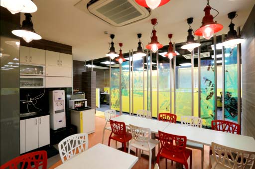 Modern And Contemporary Dining Room! by Aphrodite Designs Dining-room | Interior Design Photos & Ideas