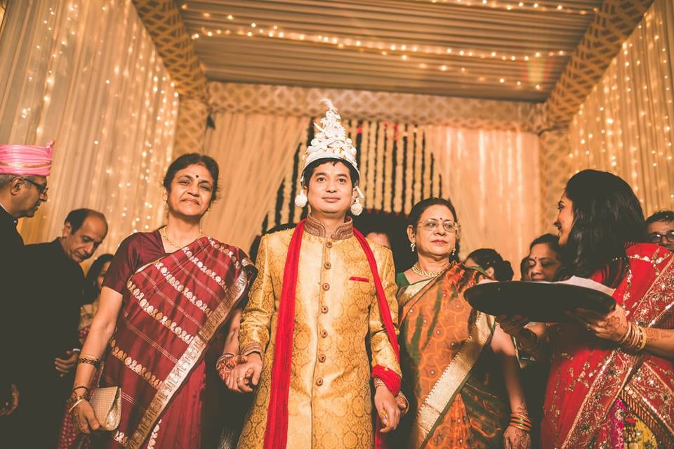 The groom arrives! by Kuntal Mukherjee Photography Wedding-photography | Weddings Photos & Ideas