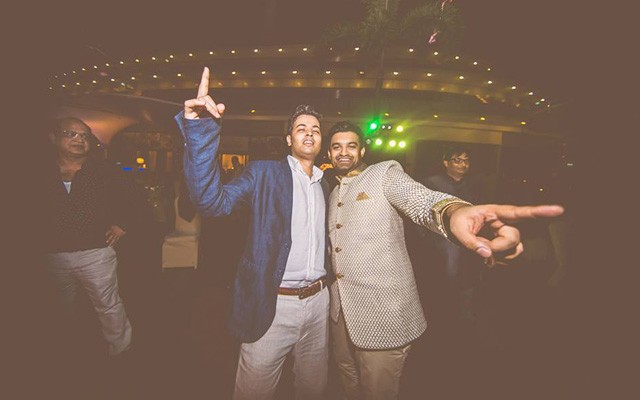 Dancing in joy! by Kuntal Mukherjee Photography Wedding-photography | Weddings Photos & Ideas