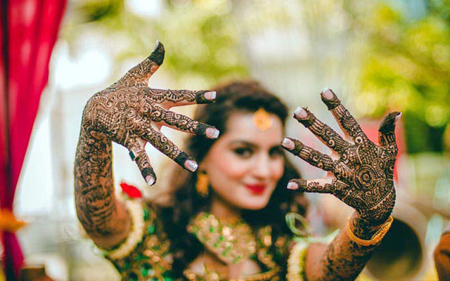 Flaunting thy designs! by Kuntal Mukherjee Photography Wedding-photography | Weddings Photos & Ideas