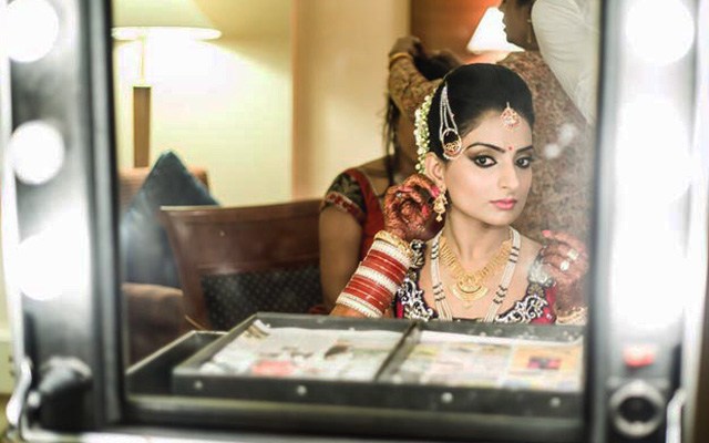 An elegant look in the mirror by Flgroe Studios Wedding-photography | Weddings Photos & Ideas