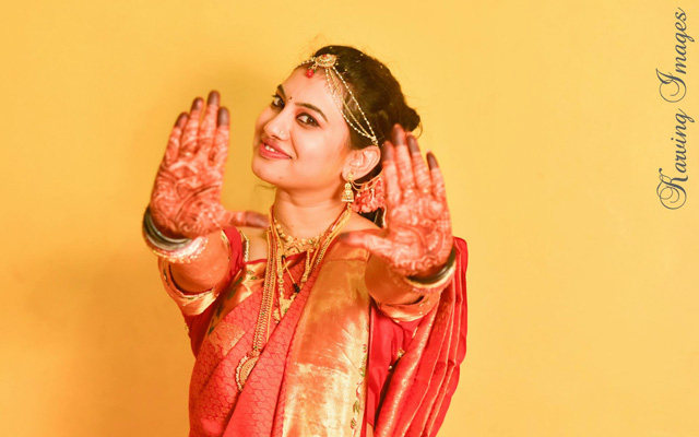 Happy bride showing her mehendi by Karving Images Wedding-photography | Weddings Photos & Ideas