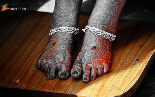 Beautiful bridal feet mehendi and payal by Karving Images Wedding-photography | Weddings Photos & Ideas