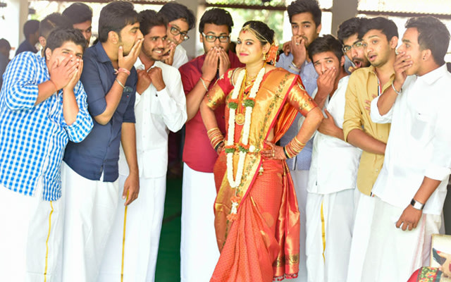 Fun pose for wedding guests with the bride by Karving Images Wedding-photography | Weddings Photos & Ideas