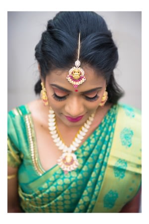 Beautiful bridal mang teeka by Karving Images Wedding-photography | Weddings Photos & Ideas
