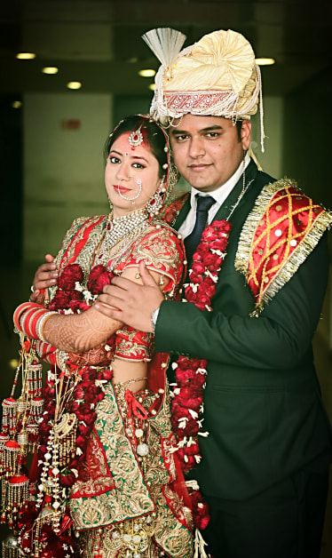 Bride and Groom Wearing Elegant Traditional Attires by Himanshu Chauhan Wedding-photography | Weddings Photos & Ideas