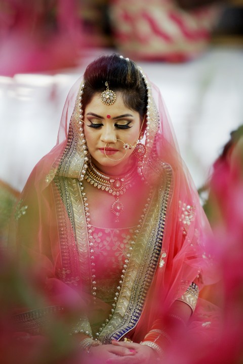 Bride Wearing Bold Eye Makeup by Himanshu Chauhan Bridal-makeup | Weddings Photos & Ideas