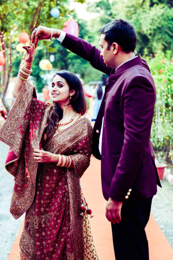 Bride and Groom Wearing Combination Outfits by Himanshu Chauhan Wedding-photography Wedding-dresses | Weddings Photos & Ideas