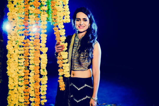 Bride Wearing Beautiful Black and Golden Lehenga by Himanshu Chauhan Wedding-photography | Weddings Photos & Ideas