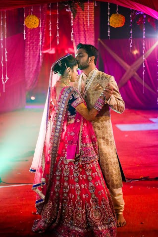 Bride and Groom Wearing Combination Outfits by Himanshu Chauhan Wedding-photography | Weddings Photos & Ideas