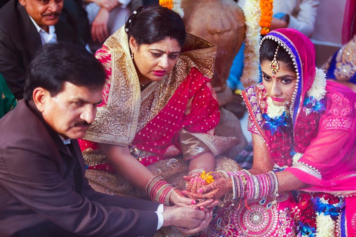 Bride Performing Special Rituals by Himanshu Chauhan Wedding-photography | Weddings Photos & Ideas
