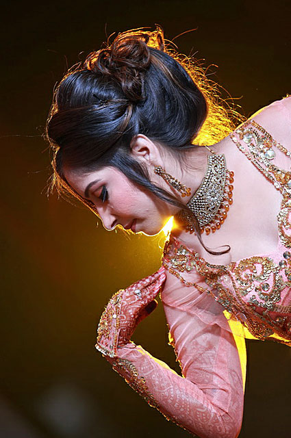 Unique bride-to-be pose by VK Pro Clicks Wedding-photography | Weddings Photos & Ideas