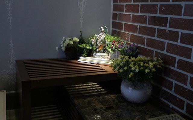 Peaceful place in the corner of house by Aamantran Traditional | Interior Design Photos & Ideas