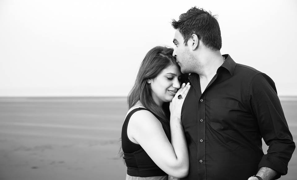 Black And White Beach Themed Pre-Wedding Shoot by Paramjeet Singh Dhanjal Wedding-photography | Weddings Photos & Ideas