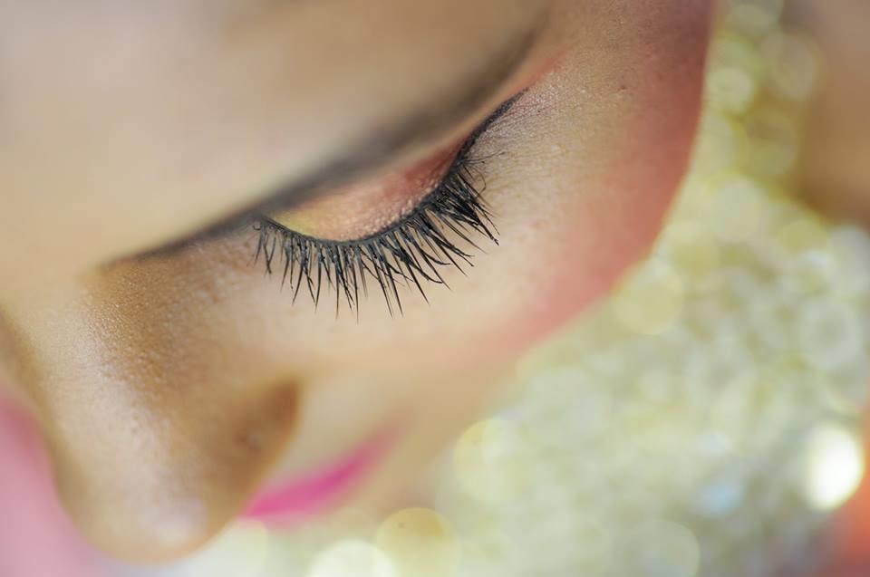 Bold Eye Makeup With Soft Tones Of Pink And Yellow by Paramjeet Singh Dhanjal Bridal-makeup | Weddings Photos & Ideas