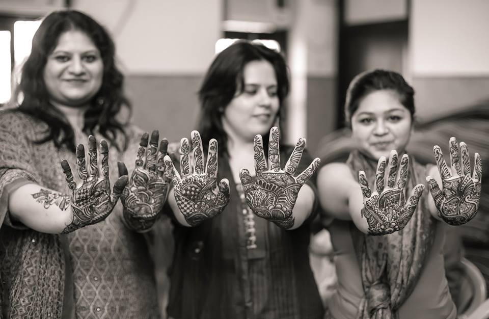 Mehendi shot! by Memoirs by Paramjeet Singh Dhanjal Wedding-photography | Weddings Photos & Ideas