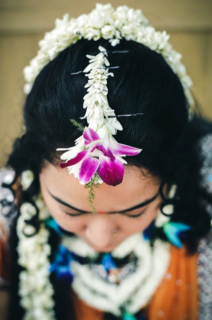 Floral Mang Tikka For Mehendi Ceremony by Paramjeet Singh Dhanjal Wedding-photography | Weddings Photos & Ideas