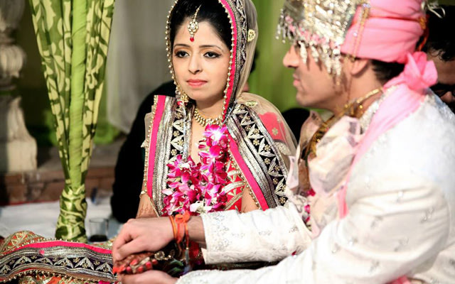 Candid Shot Of Bride During Wedding Ceremony by Paramjeet Singh Dhanjal Wedding-photography | Weddings Photos & Ideas