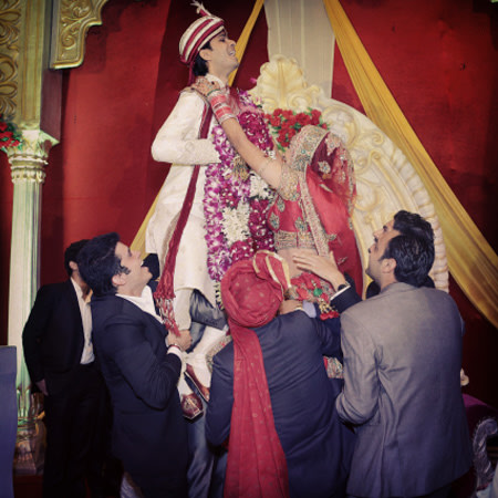 The Cliche Jaimala Shot by Paramjeet Singh Dhanjal Wedding-photography | Weddings Photos & Ideas