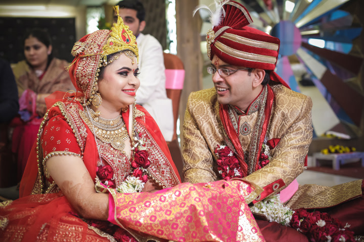 Candid Shot Of Bride And Groom Sharing Glances by Paramjeet Singh Dhanjal Wedding-photography | Weddings Photos & Ideas