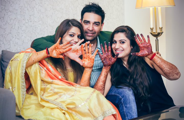 Flaunting Their Mehendis by Paramjeet Singh Dhanjal Wedding-photography | Weddings Photos & Ideas