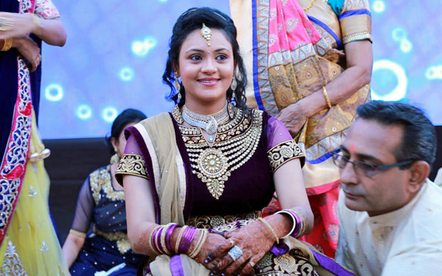 Happy and magnificent bride by Jinen Shah Photography Wedding-photography | Weddings Photos & Ideas