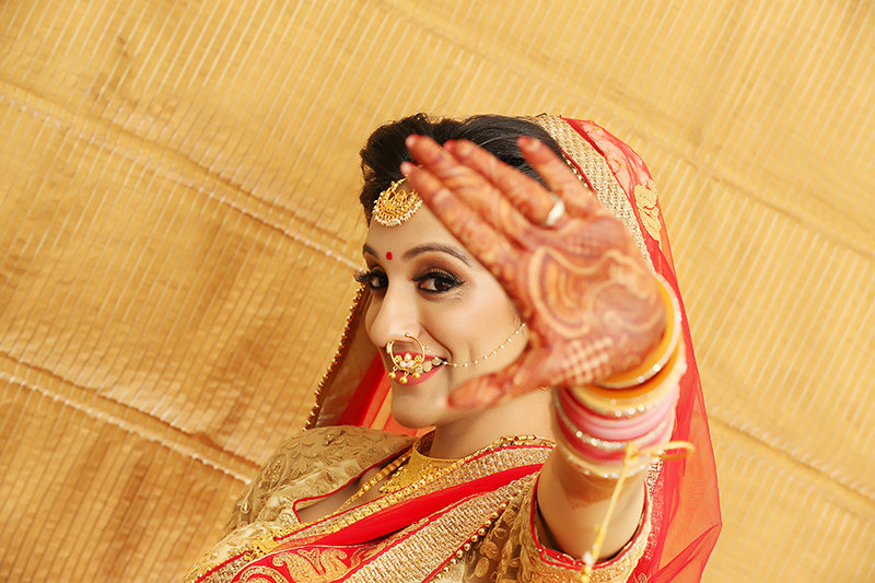 Bride With Bold Eyes Wearing Gold And Pearl Jewellery by Mukesh bijalwan Wedding-photography Bridal-jewellery-and-accessories Bridal-makeup | Weddings Photos & Ideas