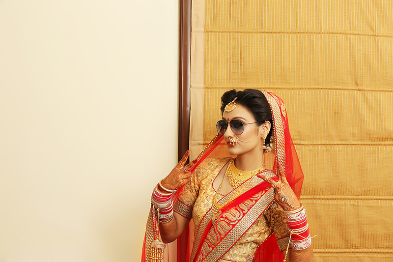 Quirky Bride Wearing Ravishing Gold Jewellery by Mukesh bijalwan Wedding-photography Bridal-jewellery-and-accessories | Weddings Photos & Ideas