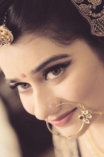 Beautiful nath of the bride! by Greens Studio Wedding-photography | Weddings Photos & Ideas