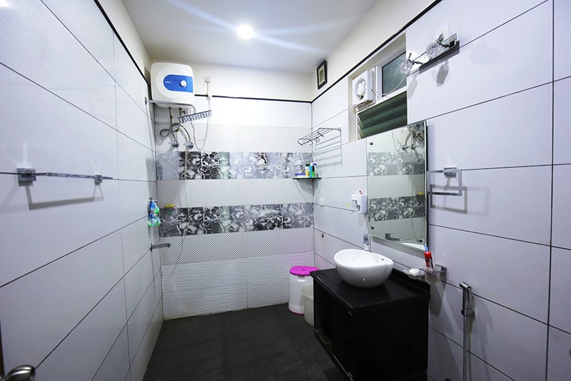 White Themed Bathroom With Simple Mirror by Nilesh Jain Bathroom Contemporary | Interior Design Photos & Ideas