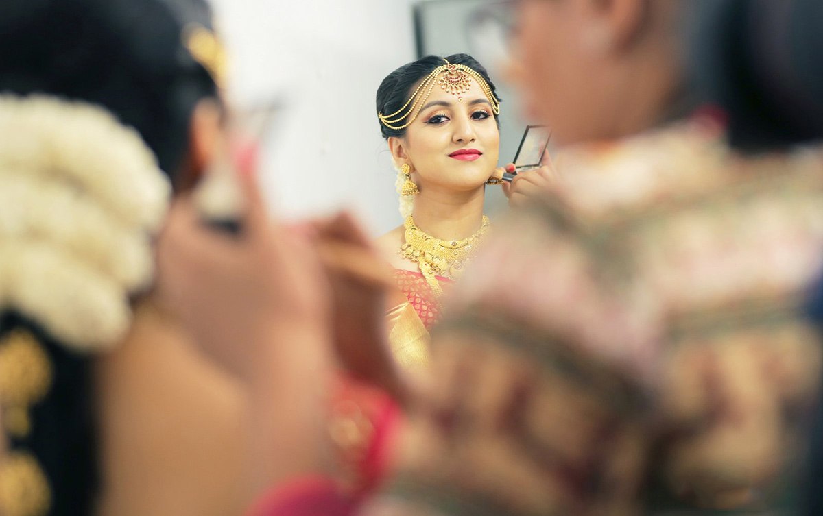 A captivating bride getting ready! by Royale Photos Wedding-photography | Weddings Photos & Ideas