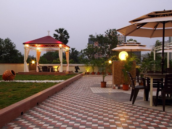 Modern garden decor by SDG India Open-spaces Modern | Interior Design Photos & Ideas
